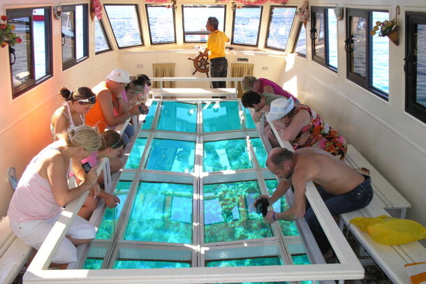 Лодка с прозрачным дном